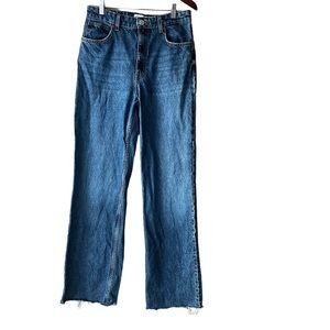 Zara High Rise Wide Leg Frayed Raw Hem Jeans Size 8 Mom Jean Medium Wash